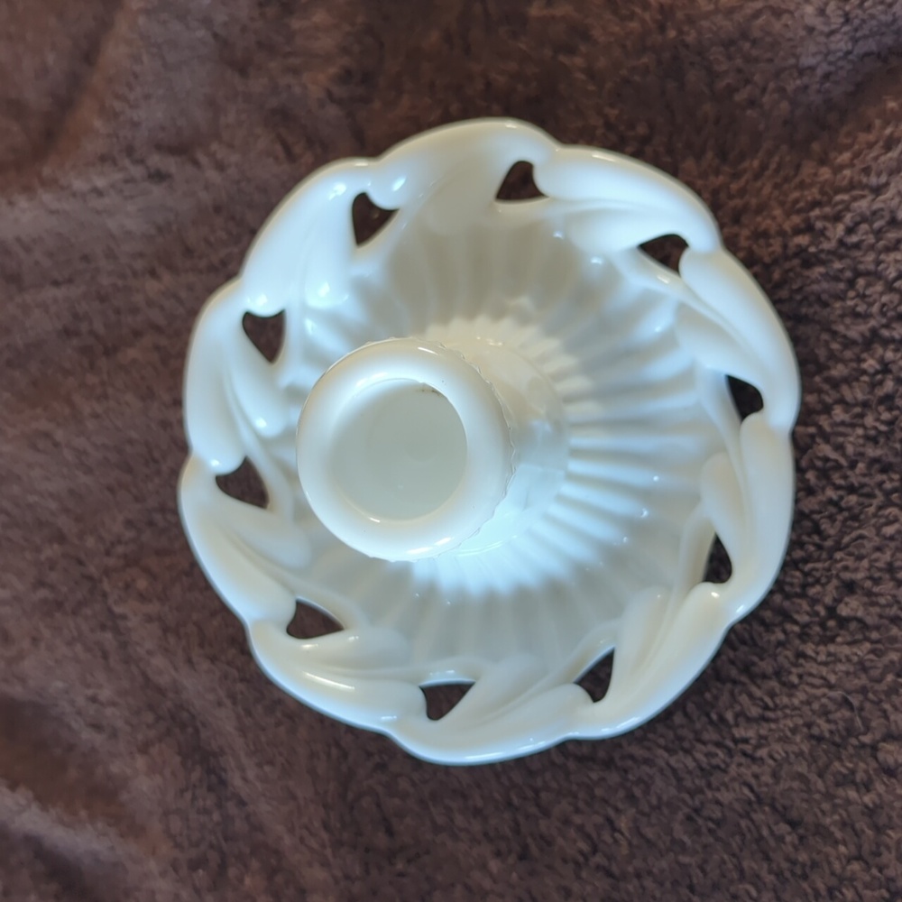 Fostoria Betsy Ross Milk Glass Candle Holder - Picture 4 of 6